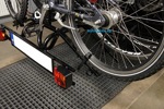 Велоплатформа Amos с наклоном для 3 велосипедов на фаркоп - фото5