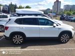 Автобокс Lux Tavr 175 белый глянец + багажник Turtle Air1 на VW Taos- фото